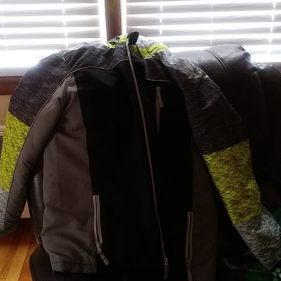 Too small - Picture 1 of 5